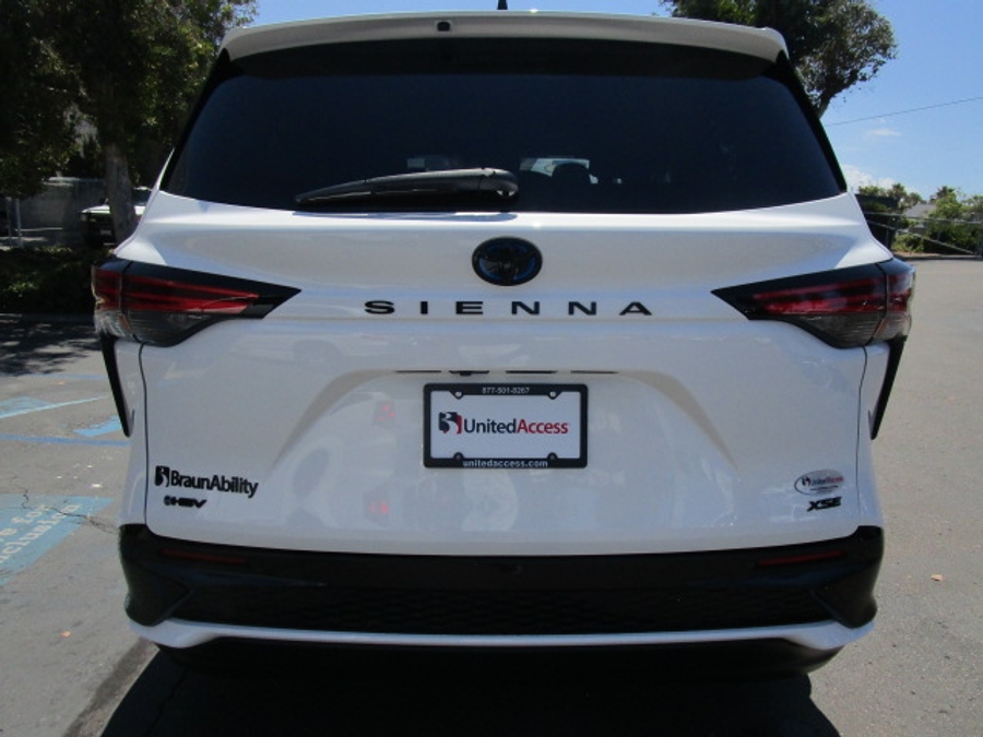 New 2025 Toyota Sienna Hybrid XSE Sport - BraunAbility Side Entry Entry Fold Out Automatic Ramp