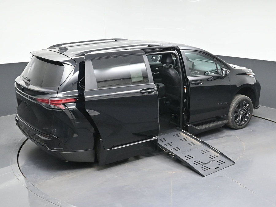 New 2026 Toyota Sienna Hybrid XSE Sport - BraunAbility Side Entry Fold Out Automatic Ramp