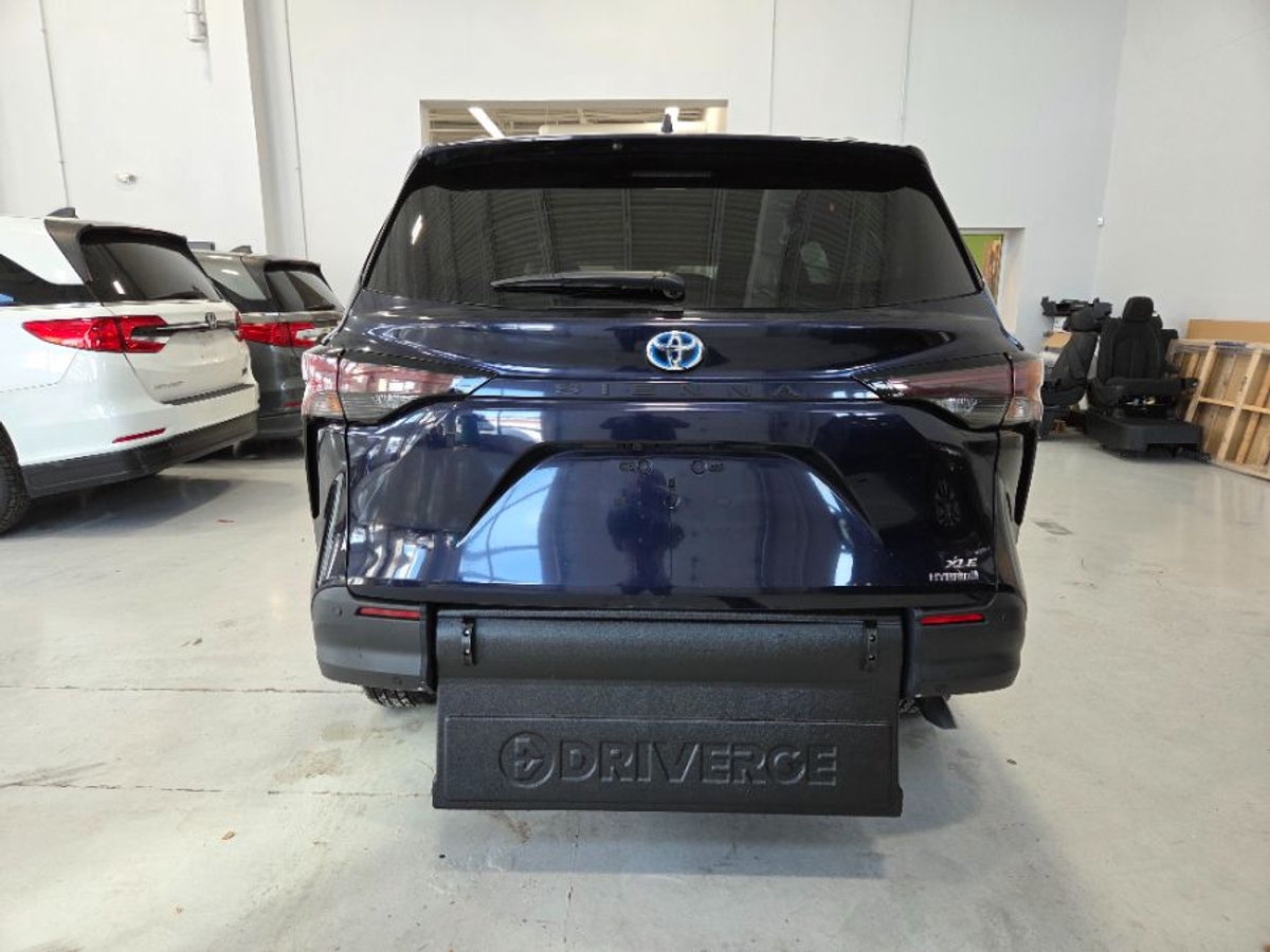 2024 TOYOTA SIENNA - Image 3