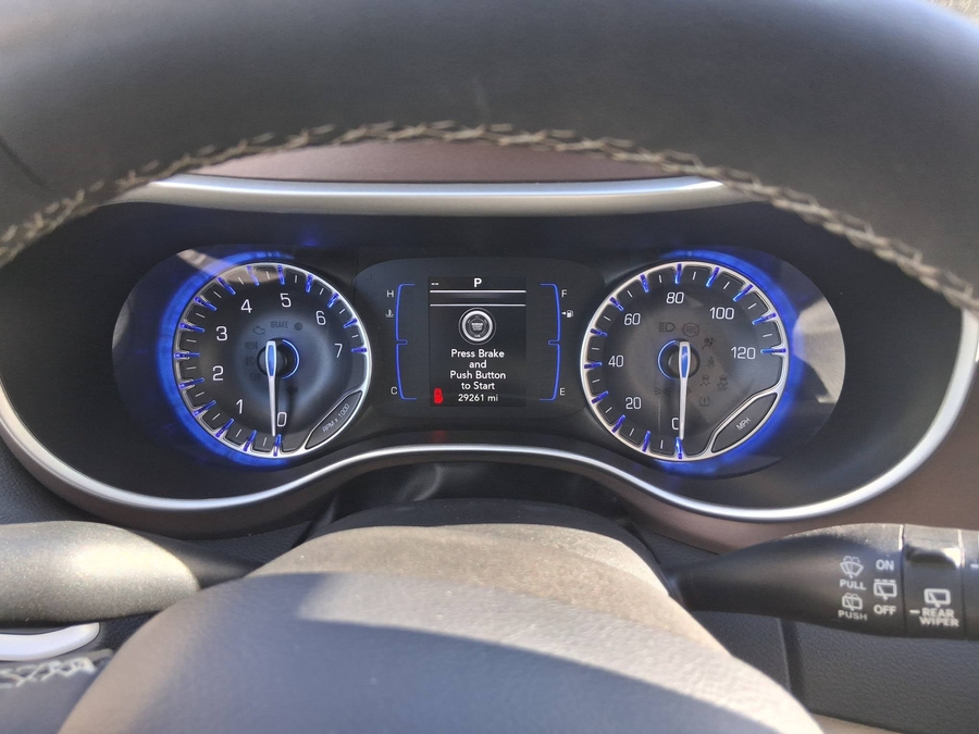  Chrysler Voyager image number 10