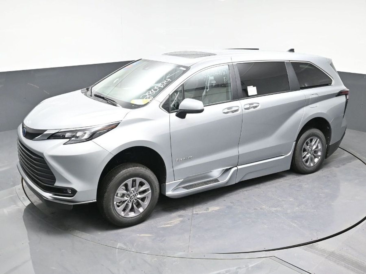 2025 TOYOTA SIENNA - Image 24