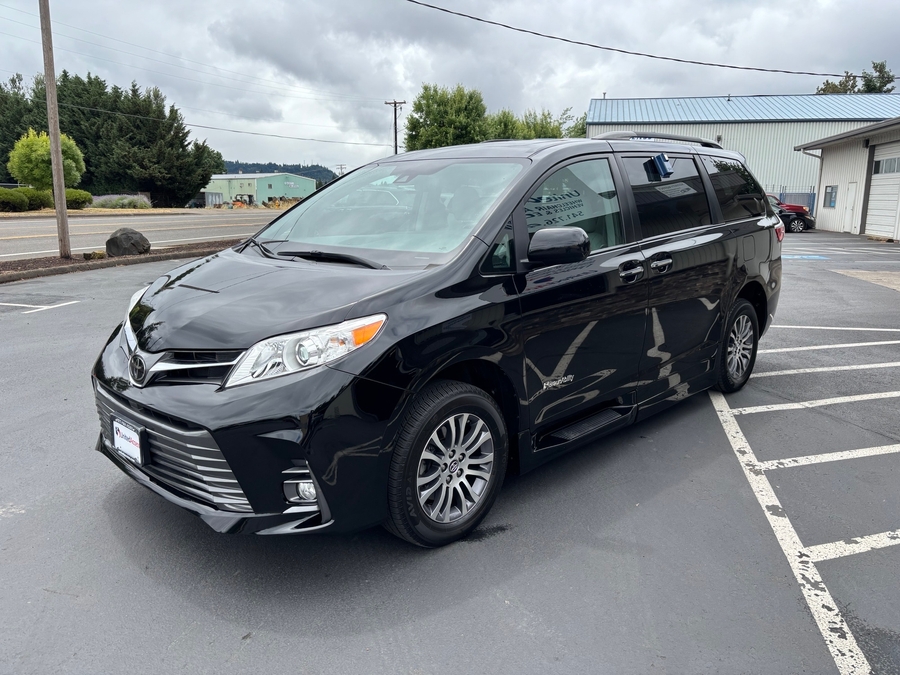 Used 2020 Toyota Sienna XLE Premium - BraunAbility Side Entry In Floor Automatic Ramp