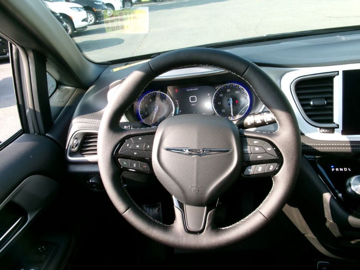 Grey Chrysler Pacifica image number 11