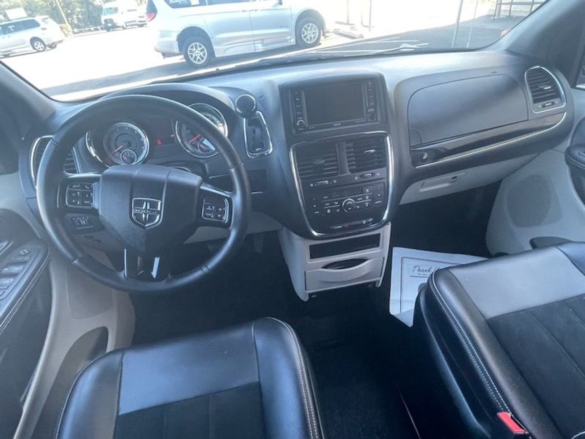 2017 DODGE GRAND CARAVAN - Image 6