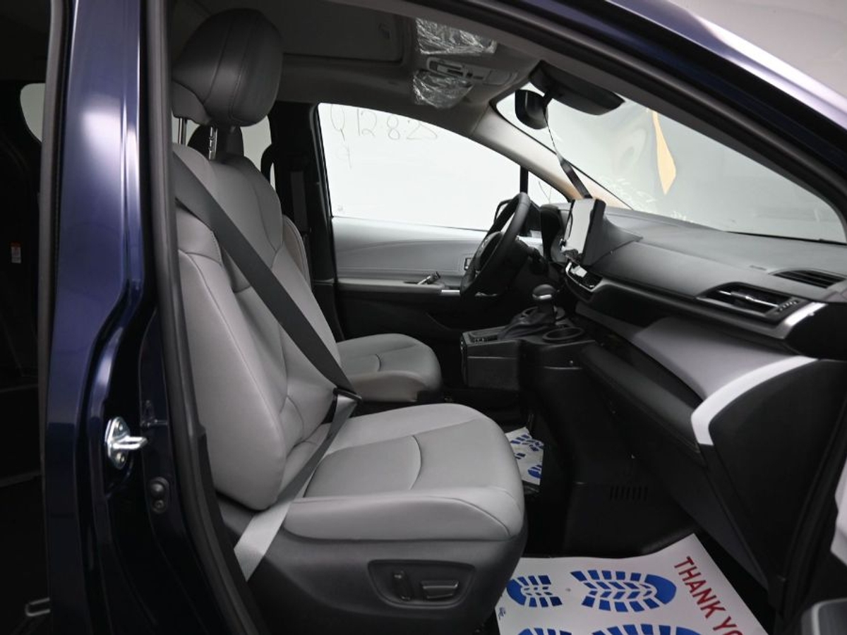 2025 TOYOTA SIENNA - Image 9