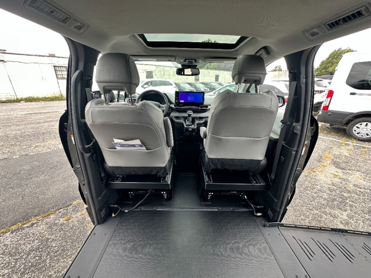 2025 TOYOTA SIENNA - Image 18