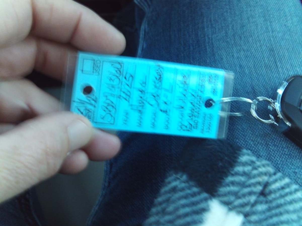 White Honda Odyssey image number 30