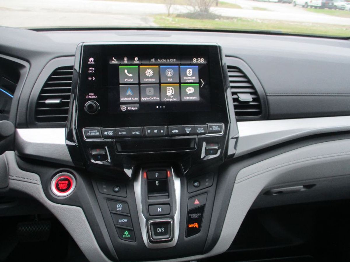 Silver Honda Odyssey image number 14