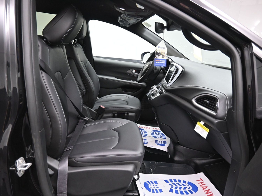 Black Chrysler Pacifica image number 8