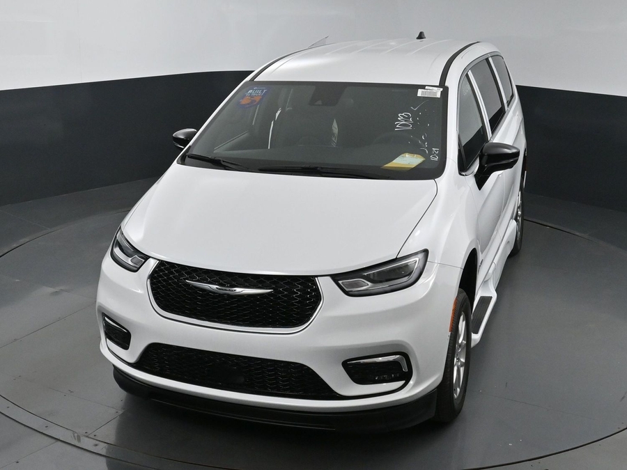 New 2025 Chrysler Pacifica Select Safety - BraunAbility Side Entry Entry Fold Out Automatic Ramp
