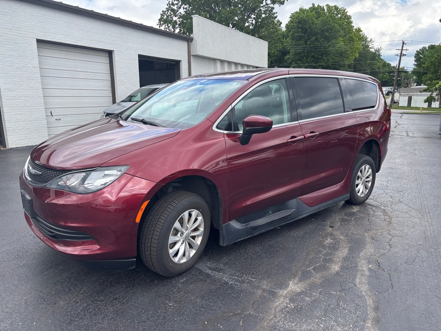 Used 2017 Chrysler Pacifica Touring - VMI Side Entry Entry In Floor Automatic Ramp
