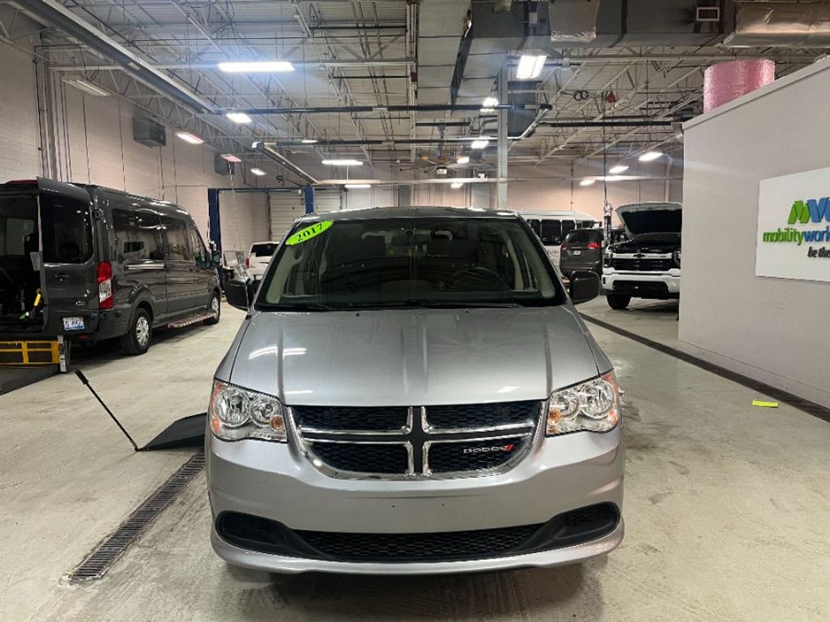 Silver Dodge Grand Caravan image number 2