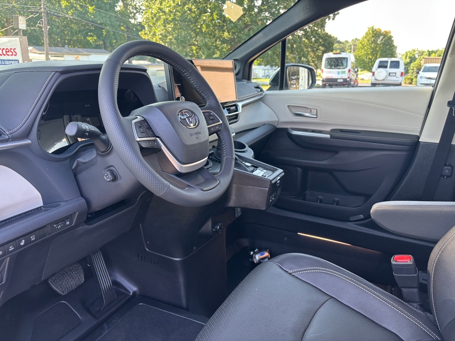 Used 2025 Toyota Sienna Hybrid Platinum - BraunAbility Side Entry Fold Out Automatic Ramp