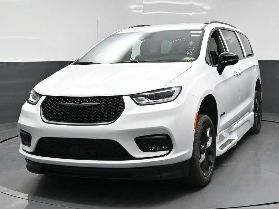 New 2026 Chrysler Pacifica Select Sport - BraunAbility Side Entry Fold Out Automatic Ramp