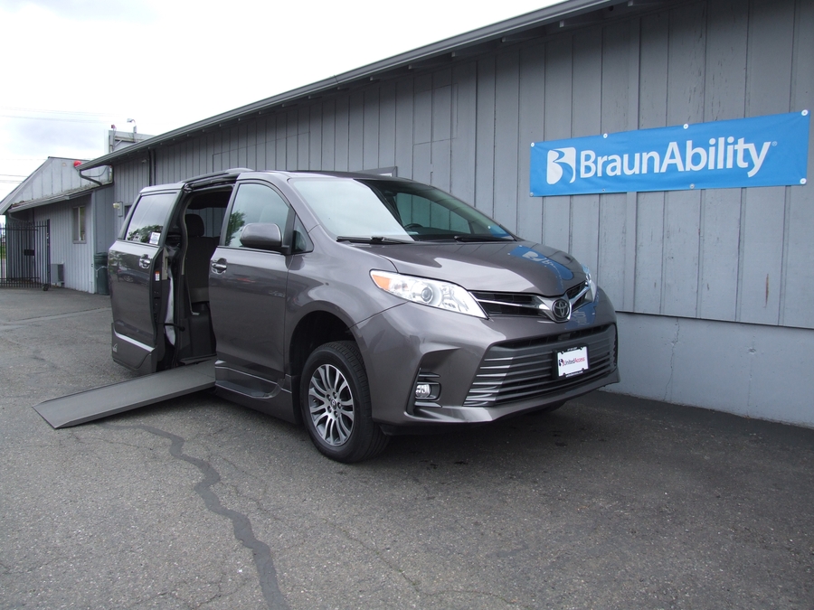 Used 2019 Toyota Sienna XLE - VMI Side Entry Entry In Floor Automatic Ramp