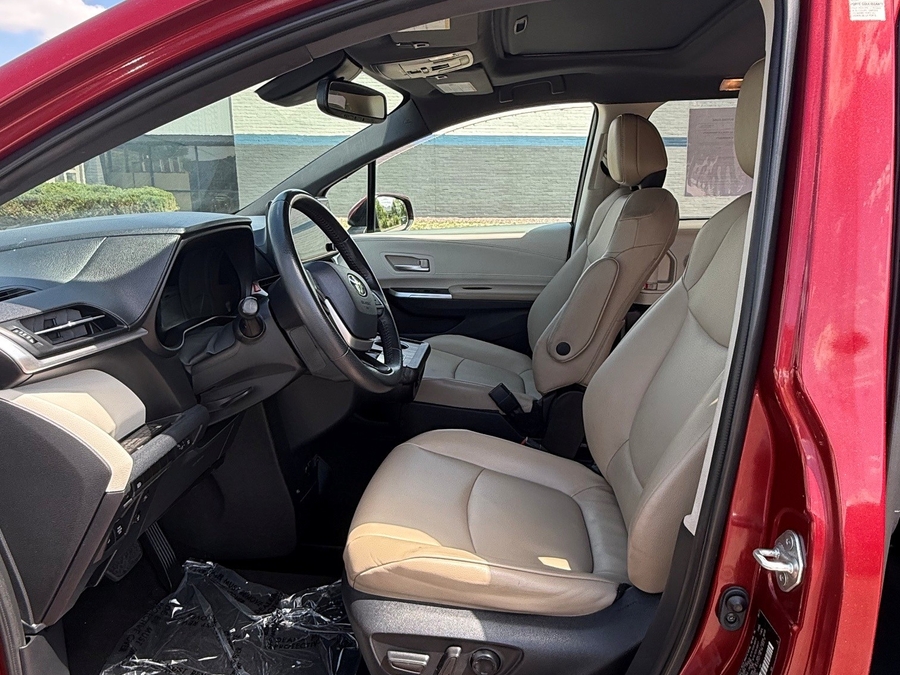Red Toyota Sienna image number 21