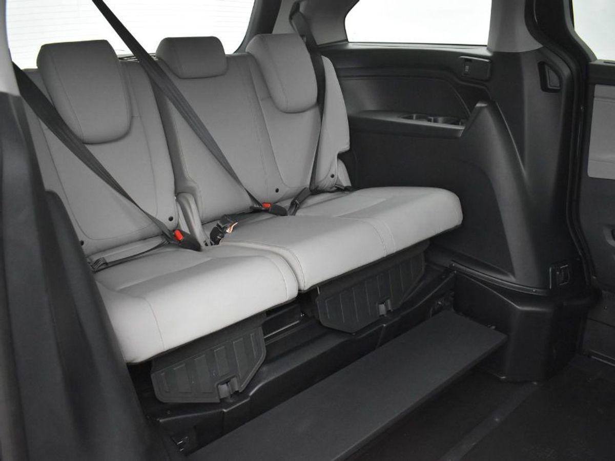 2024 Honda Odyssey EX-L - Photo 12