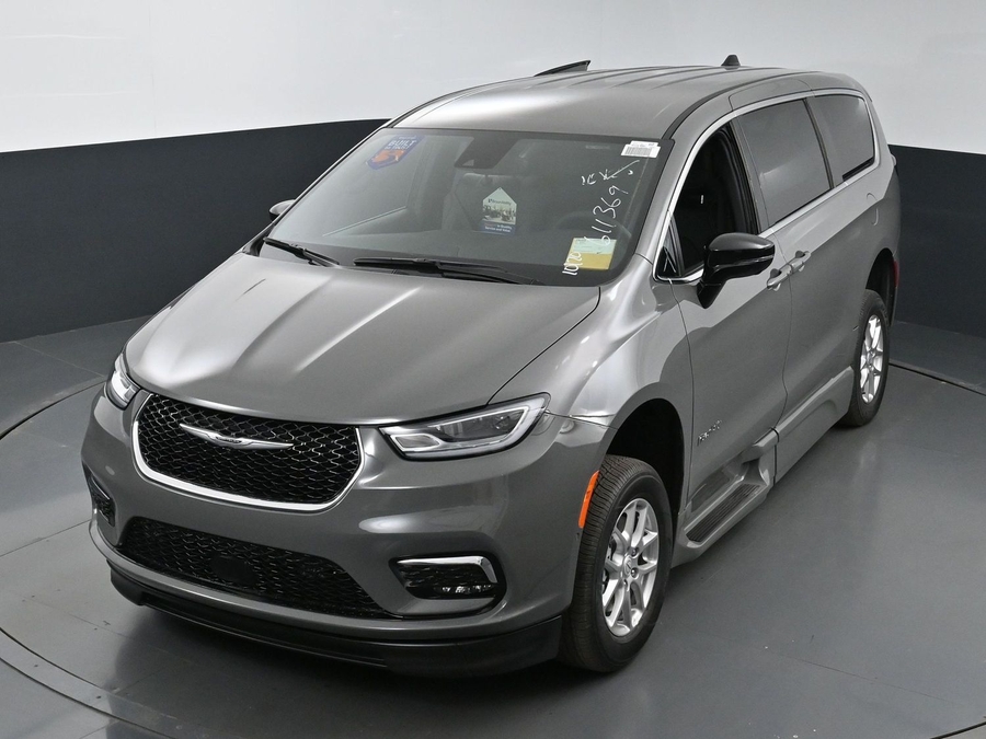 New 2025 Chrysler Pacifica Select Safety - BraunAbility Side Entry Entry Fold Out Automatic Ramp