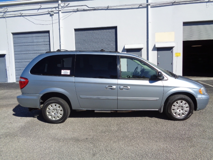 Used 2005 Chrysler Town and Country LX -  Entry  Ramp