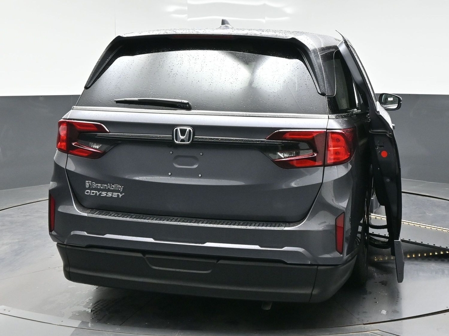 Grey Honda Odyssey image number 3