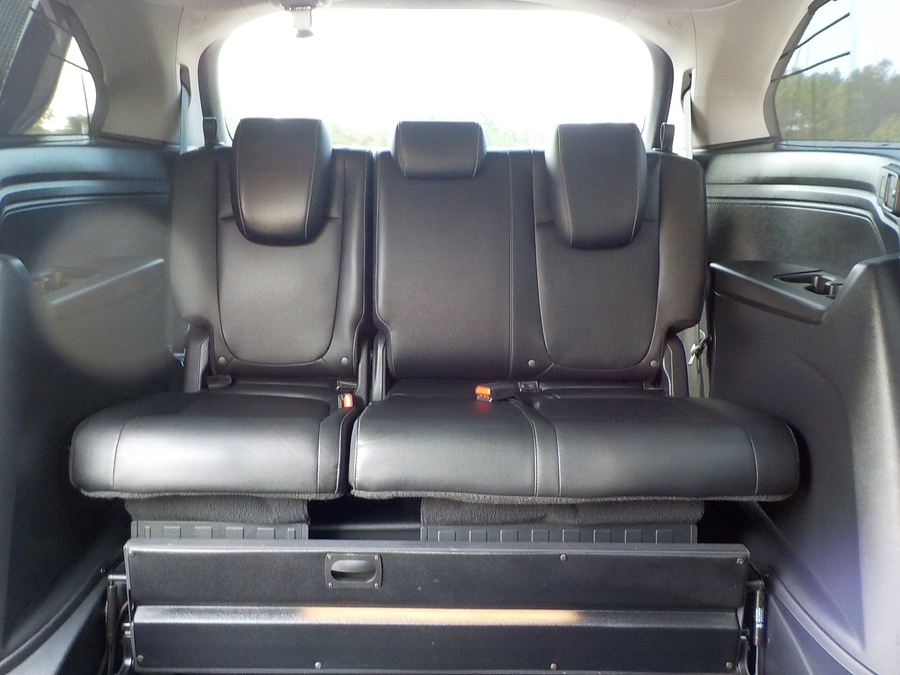 Grey Honda Odyssey image number 17