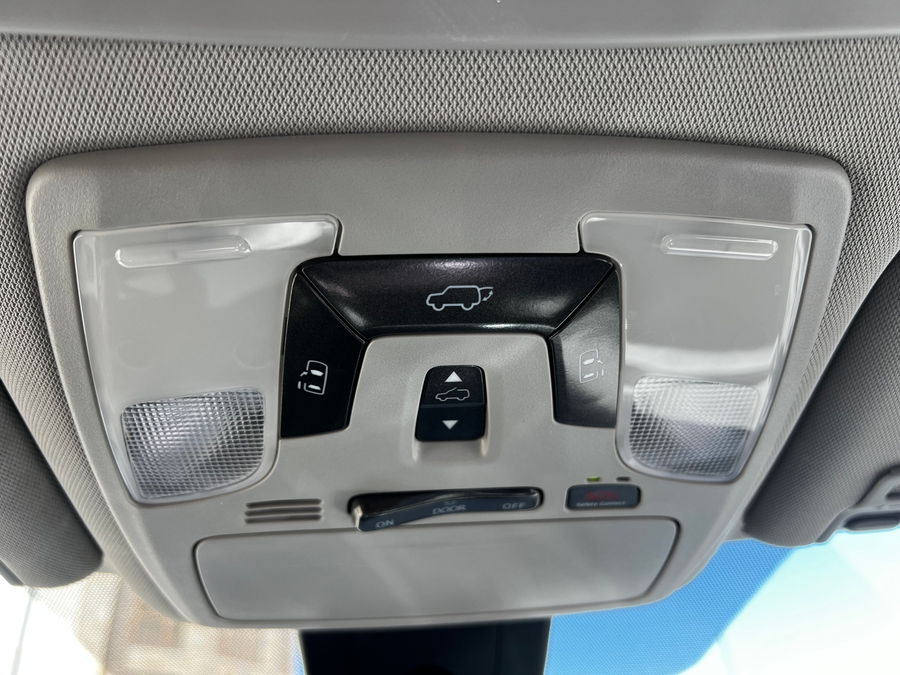 Used 2018 Toyota Sienna XLE NY - BraunAbility Side Entry Entry Fold Out Automatic Ramp