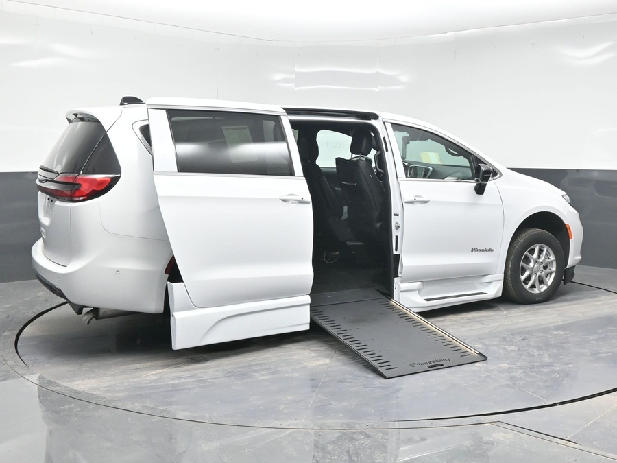 White Chrysler Pacifica image number 6