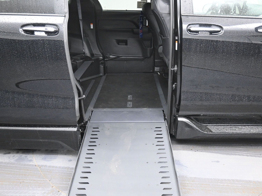 Midnight Black Metallic Toyota Sienna image number 9