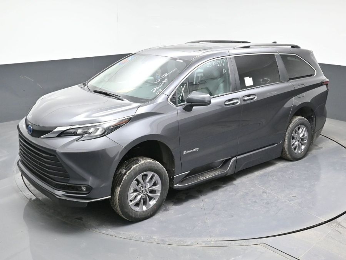 2025 TOYOTA SIENNA - Image 24