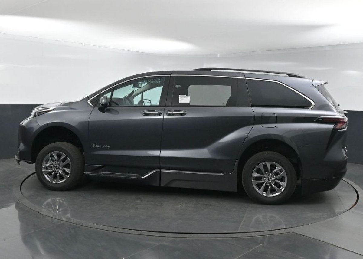 2025 TOYOTA SIENNA - Image 5