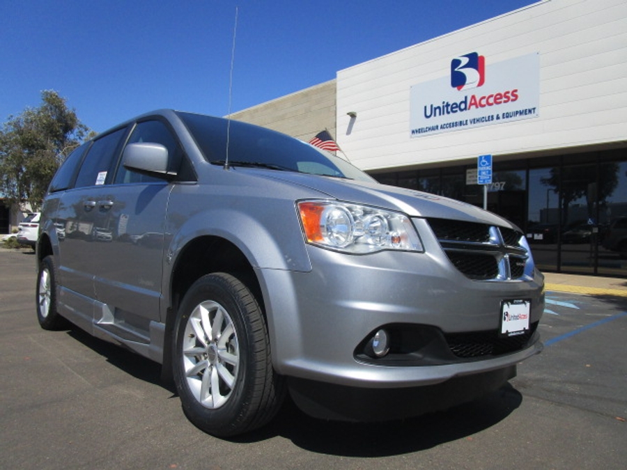 Used 2019 Dodge Grand Caravan SXT - Revability Side Entry Entry Fold Out Automatic Ramp