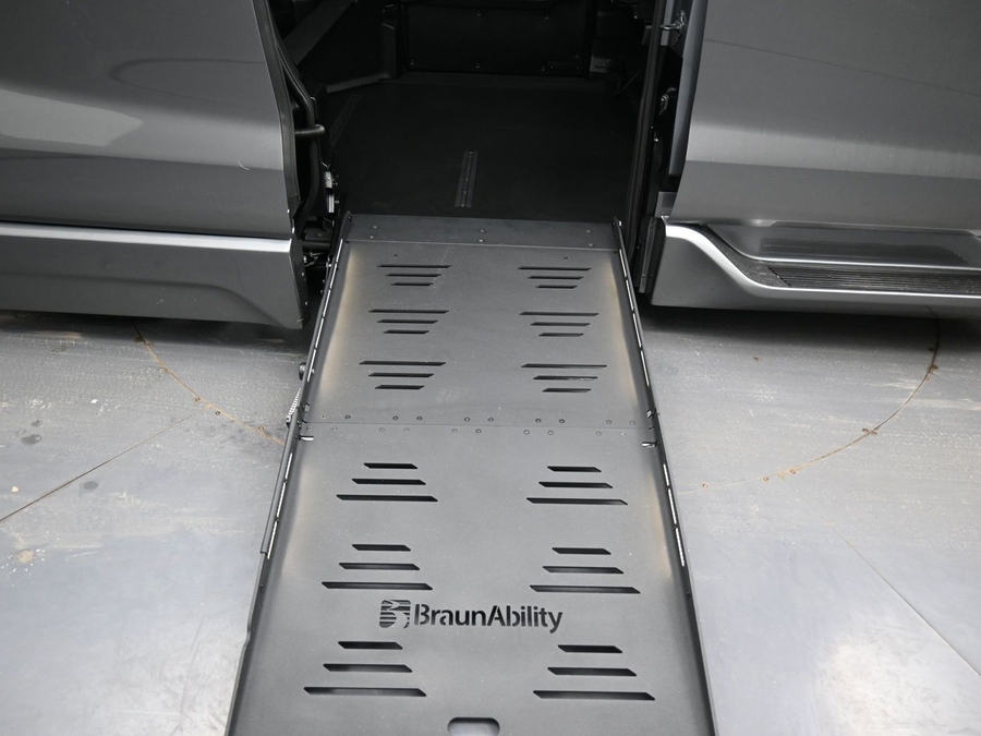 New 2026 Toyota Sienna Hybrid XSE Sport - BraunAbility Side Entry Entry Fold Out Automatic Ramp