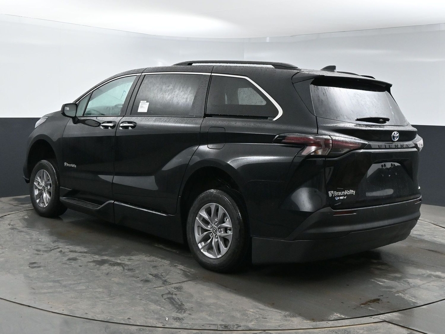 New 2025 Toyota Sienna Hybrid XLE Plus - BraunAbility Side Entry Entry In Floor Automatic Ramp