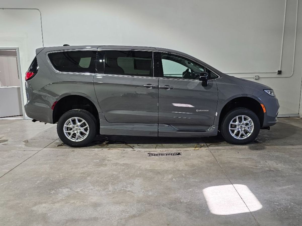 2024 CHRYSLER PACIFICA - Image 3