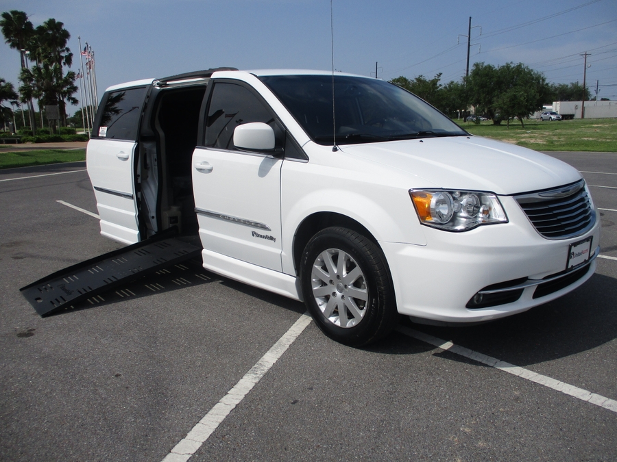 Used 2015 Chrysler Town and Country Touring - BraunAbility Side Entry Entry Fold Out Automatic Ramp