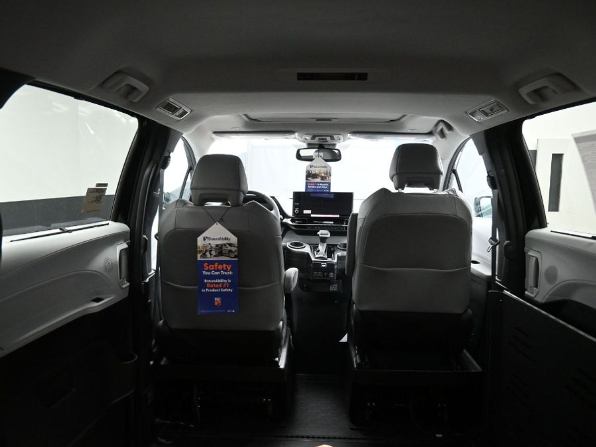 2025 TOYOTA SIENNA - Image 15