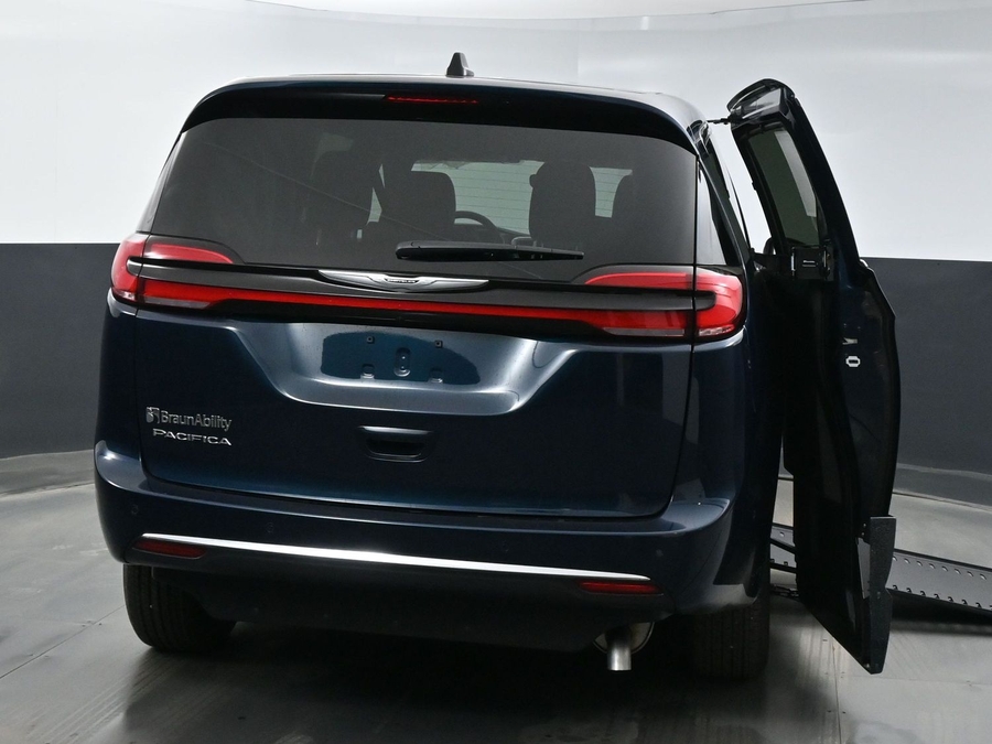 New 2026 Chrysler Pacifica Select Safety - BraunAbility Rear Entry Entry Fold Out Manual Ramp