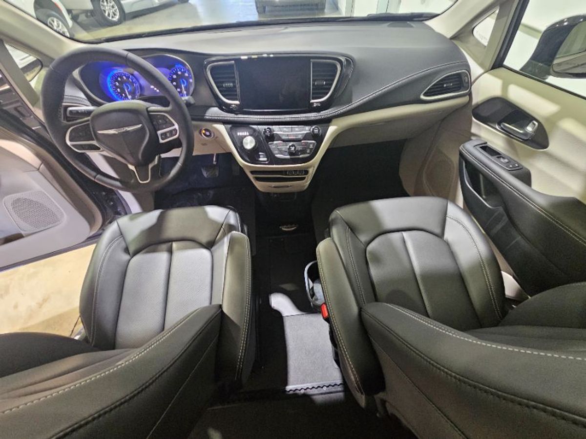2024 CHRYSLER PACIFICA - Image 11
