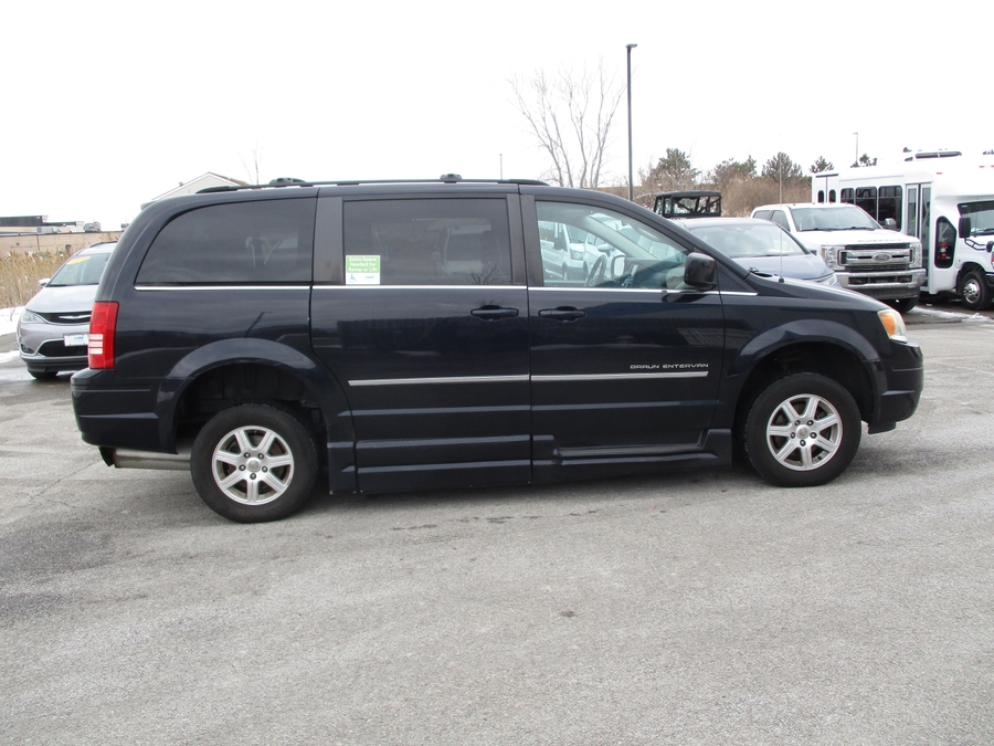 2010 CHRYSLER TOWN AND COUNTRY - Image 8