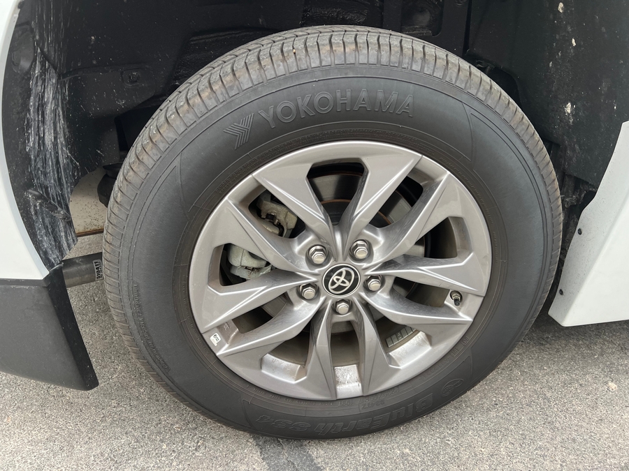 Used 2024 Toyota Sienna Hybrid XLE Base - BraunAbility Side Entry Entry Fold Out Automatic Ramp