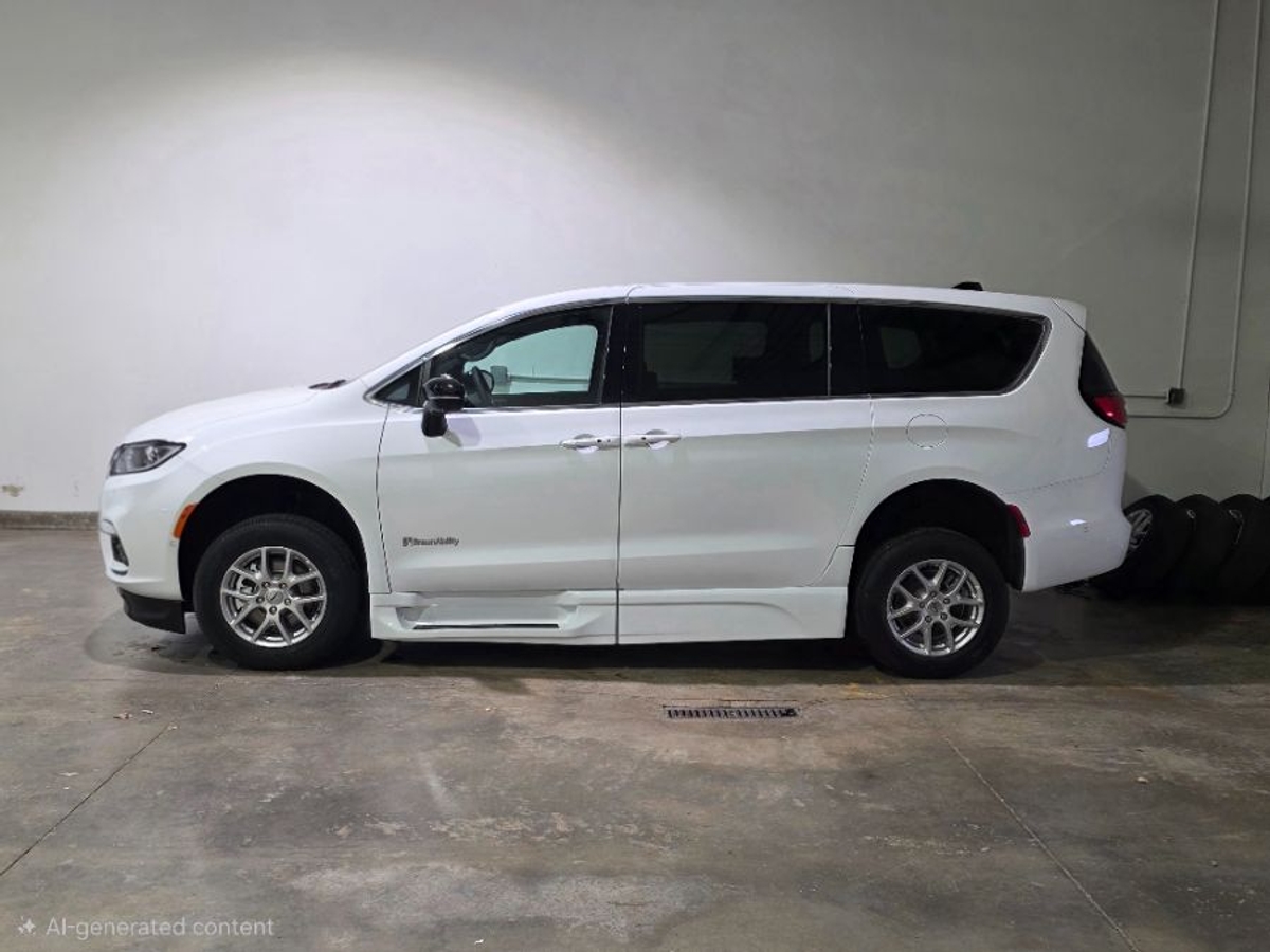 2025 CHRYSLER PACIFICA - Image 8