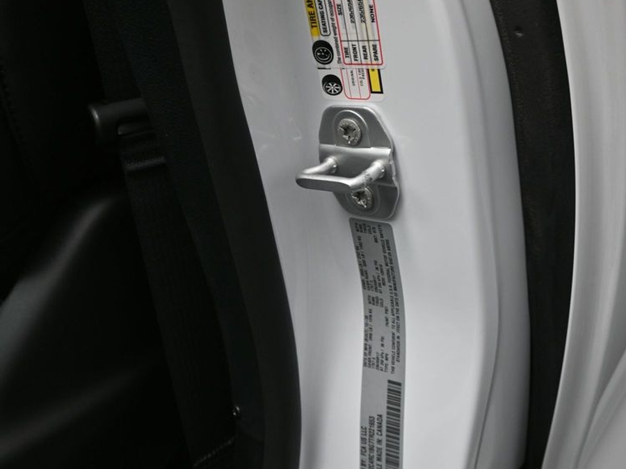 New 2026 Chrysler Pacifica Select Safety - BraunAbility Side Entry Entry Fold Out Automatic Ramp