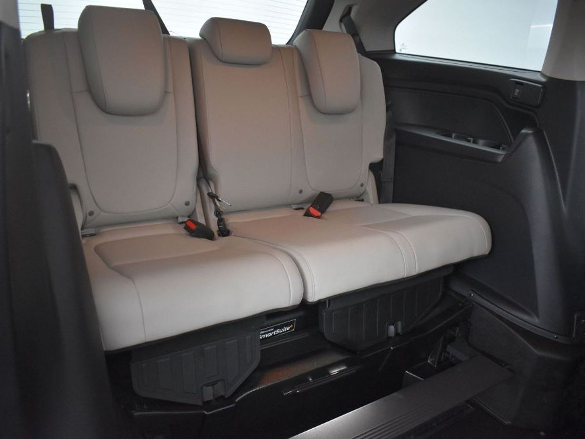 Grey Honda Odyssey image number 9