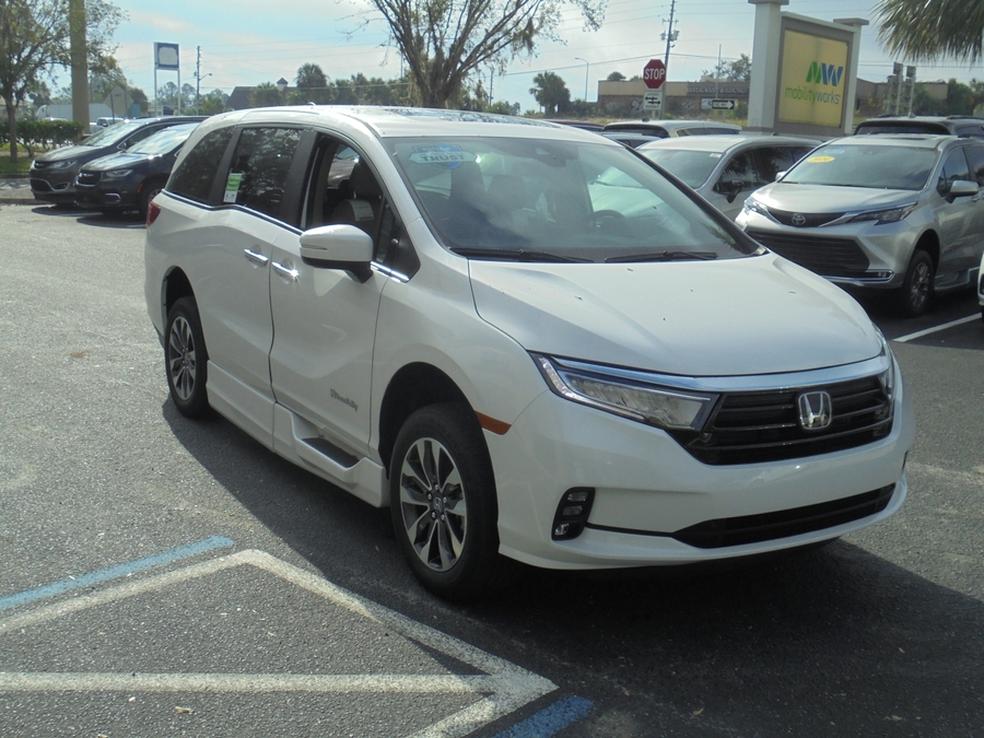 White Honda Odyssey with Side Entry Automatic In Floor ramp