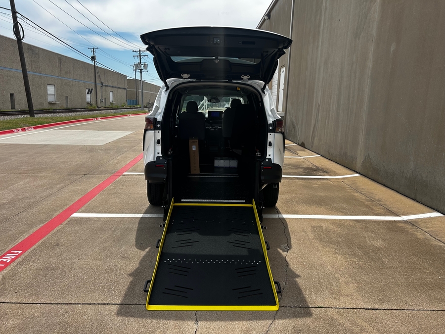 New 2026 Toyota Sienna Hybrid LE - Vantage Mobility Rear Entry Entry Fold Out Manual Ramp