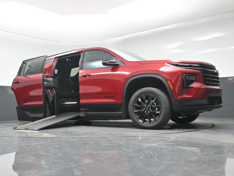 New 2026 Chevrolet Traverse 1LT Midnight - BraunAbility Side Entry In Floor Automatic Ramp