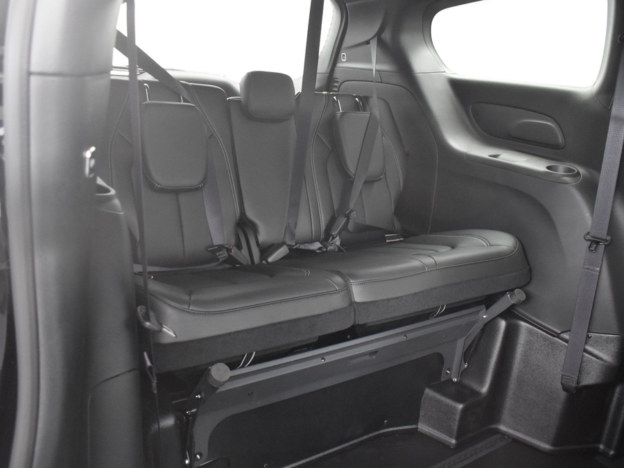 Black Chrysler Pacifica image number 9
