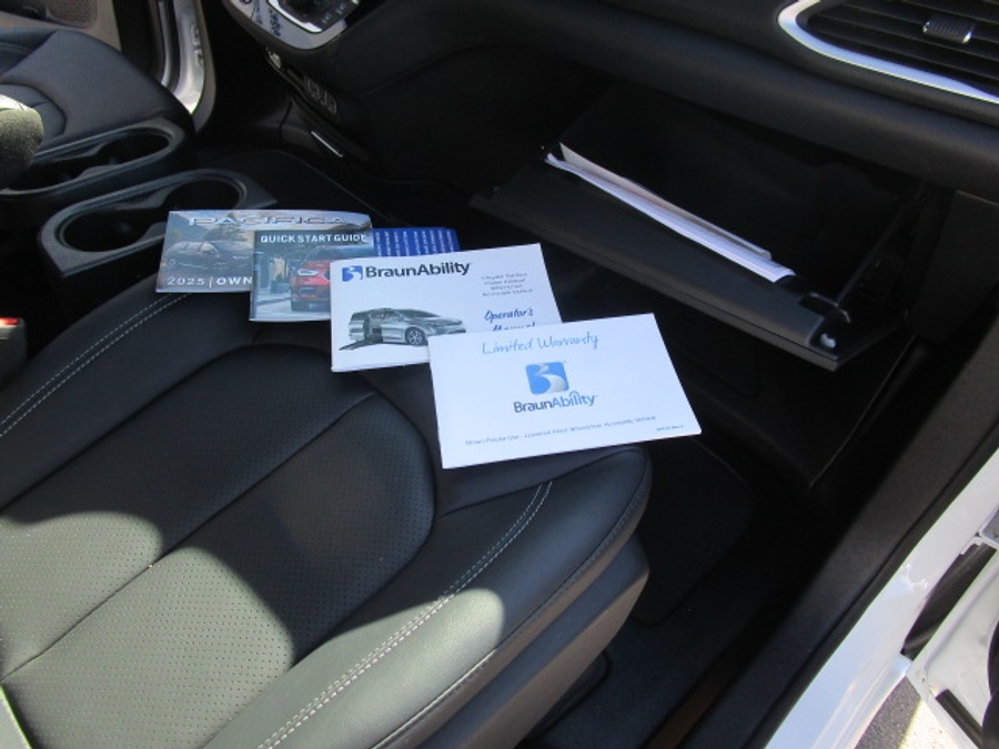 New 2025 Chrysler Pacifica Select Safety - BraunAbility Side Entry Entry Fold Out Automatic Ramp