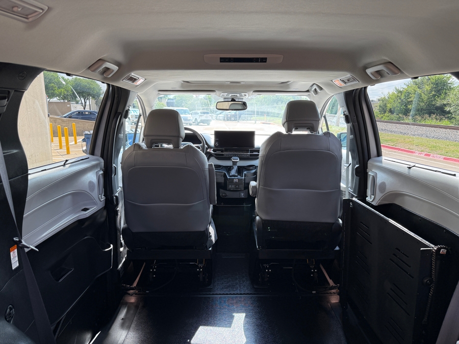 Used 2025 Toyota Sienna Hybrid XLE - BraunAbility Side Entry Entry Fold Out Automatic Ramp
