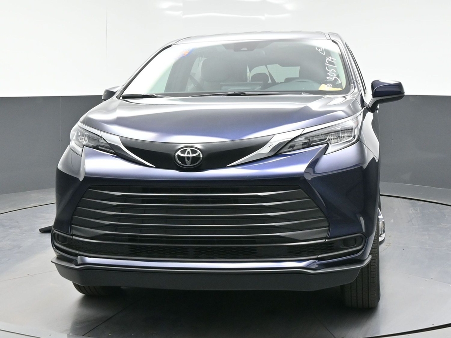 New 2026 Toyota Sienna Hybrid LE - BraunAbility Side Entry In Floor Automatic Ramp